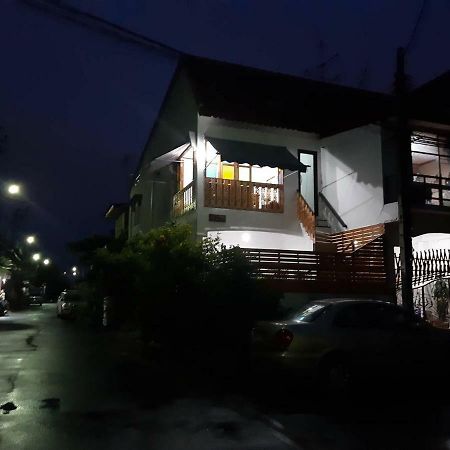 A & P House Apartment Bangkok Bagian luar foto