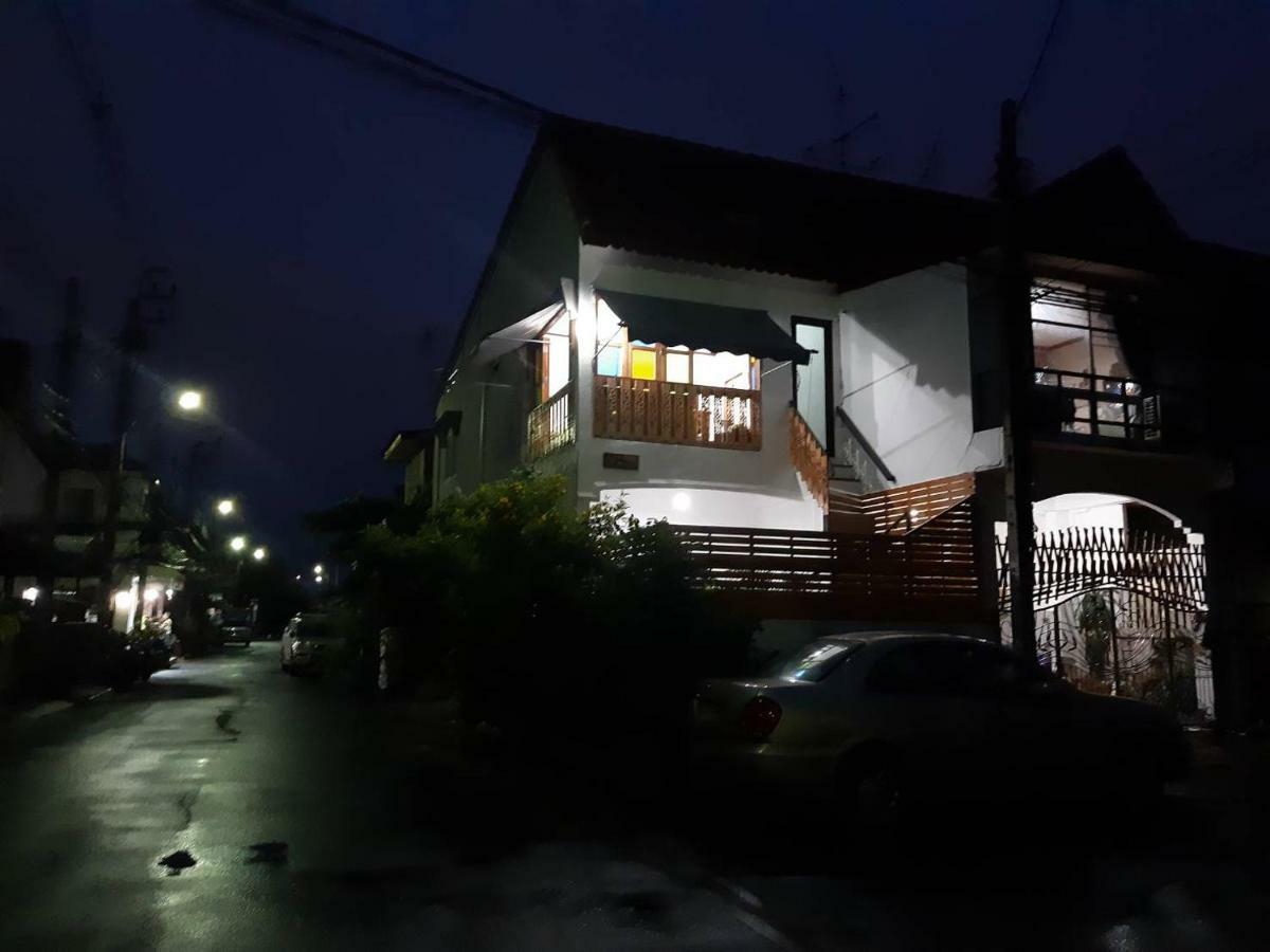 A & P House Apartment Bangkok Bagian luar foto