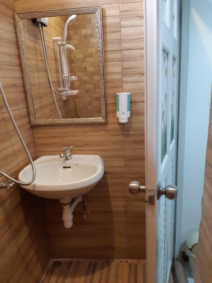 A & P House Apartment Bangkok Bagian luar foto