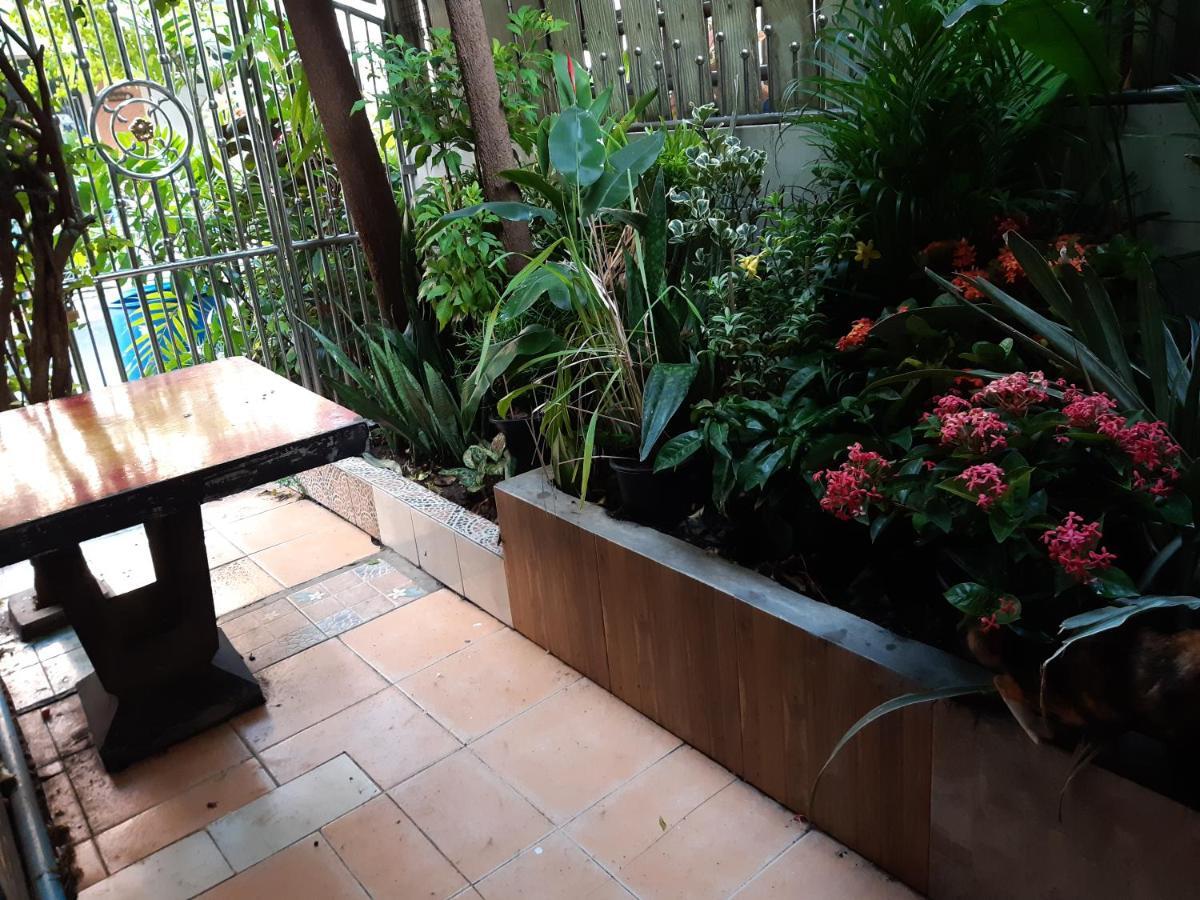 A & P House Apartment Bangkok Bagian luar foto